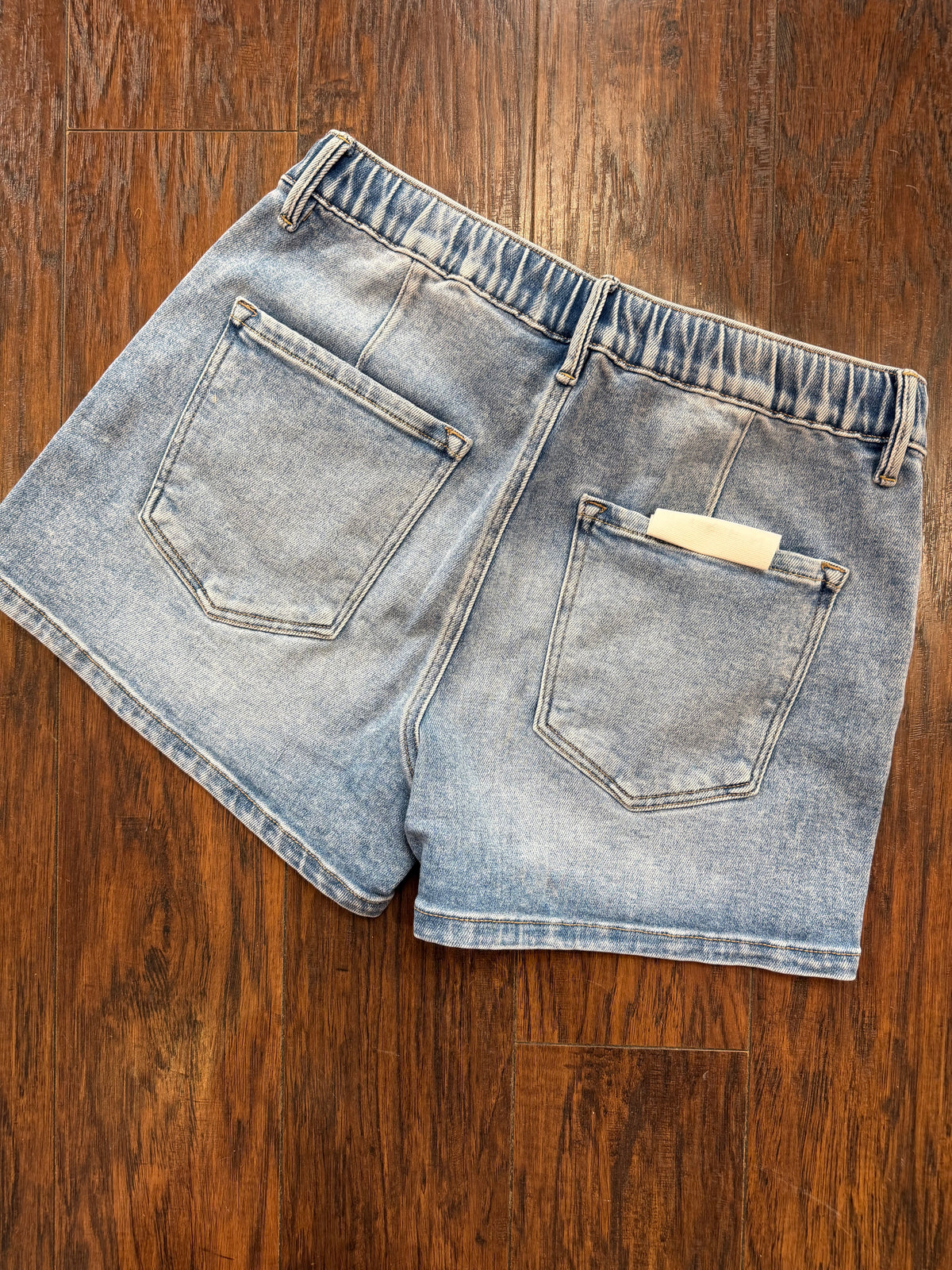 Risen denim shorts