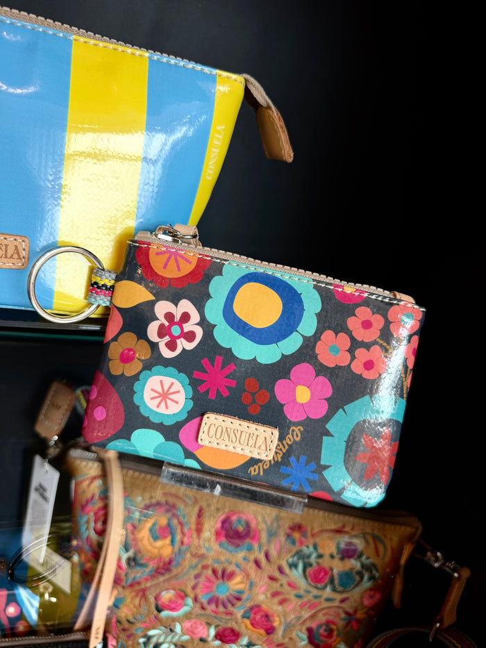 Consuela Pouch, Amelie