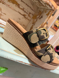 Camo Wedge