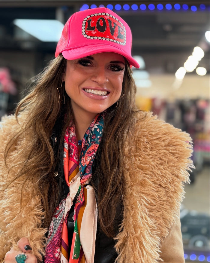 LOVE - TRUCKER HAT