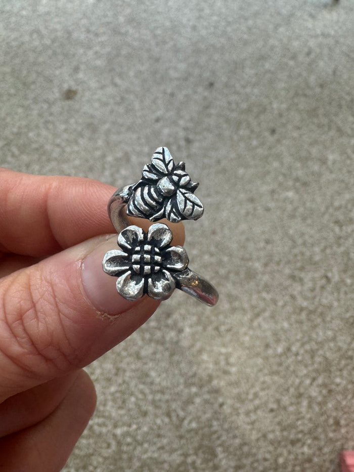 Bee & Flower Ring - Silver