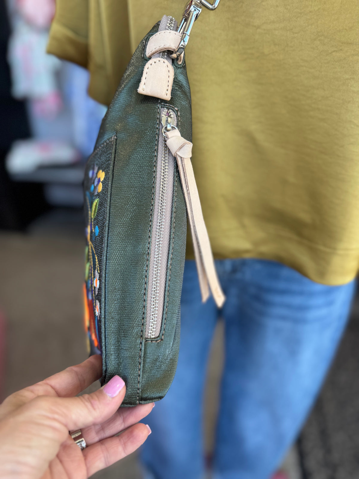 Consuela -Vic Tour Crossbody